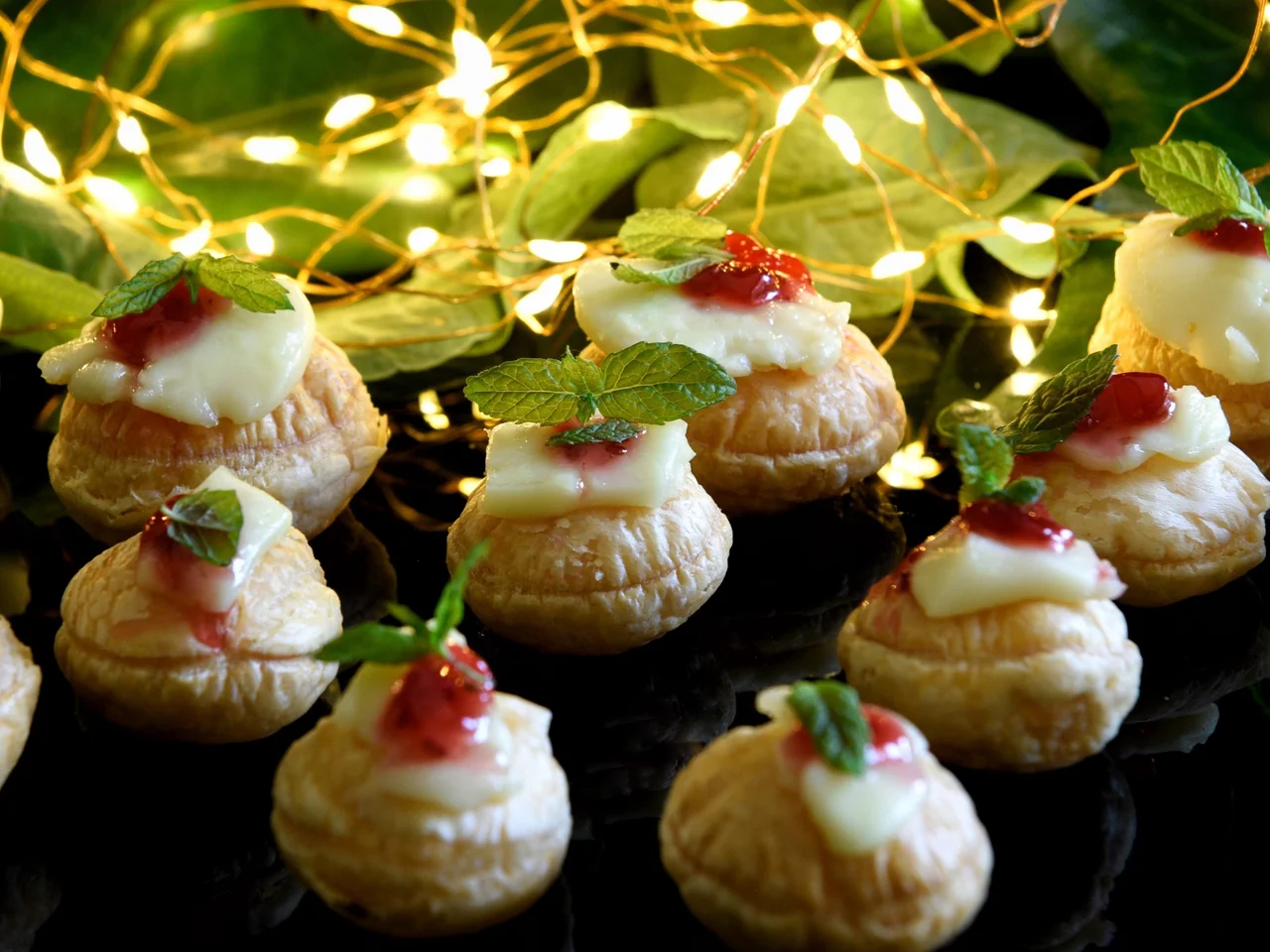 Canapés de Hojaldre y Camembert