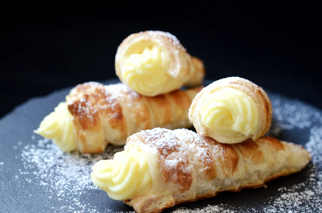 Conos de Hojaldre y Crema