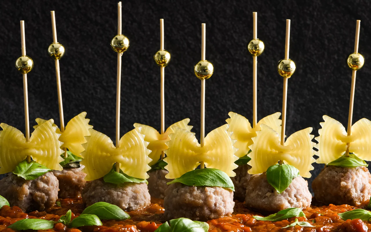 Pincho de Albóndigas y Farfalle