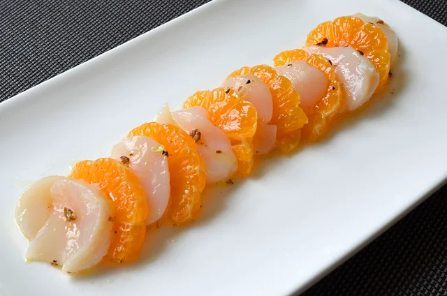 Carpaccio de Vieiras y Clementinas