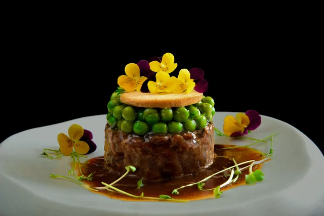 Carrillera al Oporto con Gelée  de Guisantes