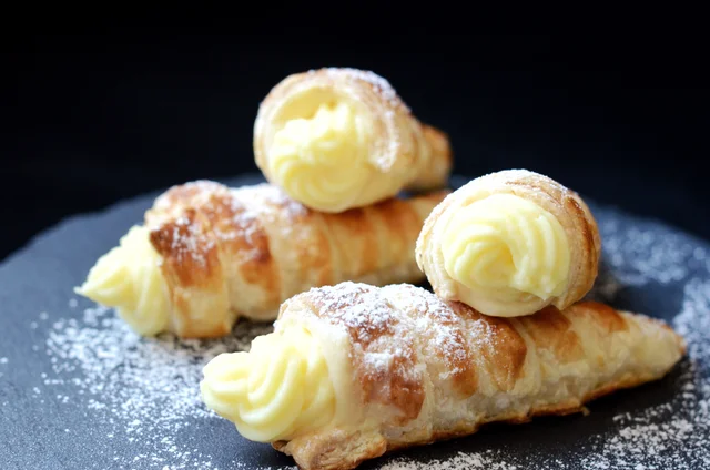 Conos de Hojaldre y Crema