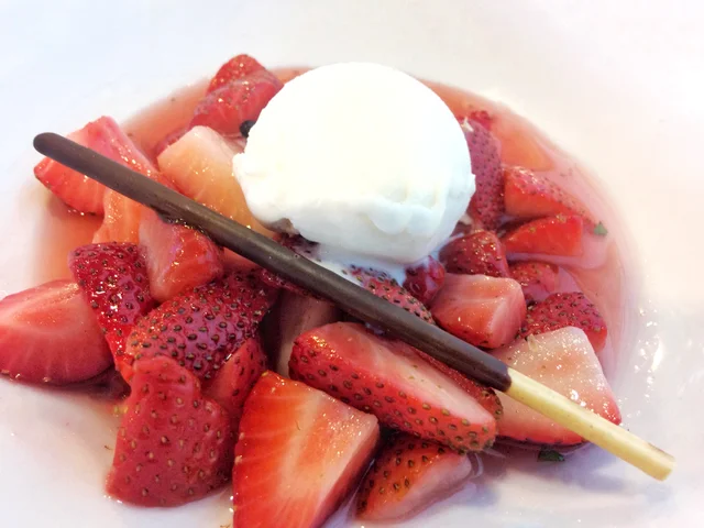 Fresas Tibias y Nata Helada