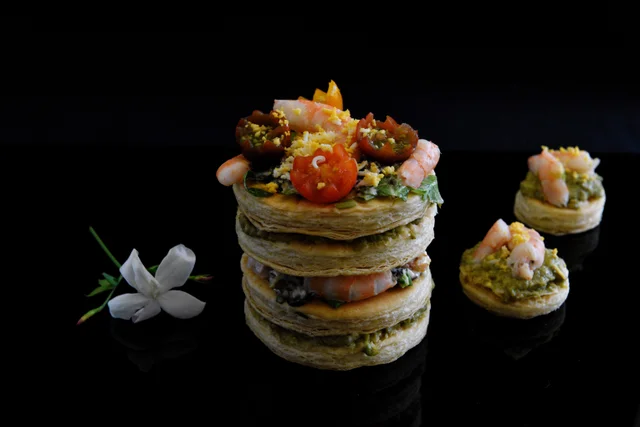 Milhojas de Langostinos y Aguacate