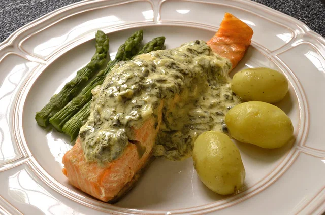 Salmón Con Salsa de Acedera
