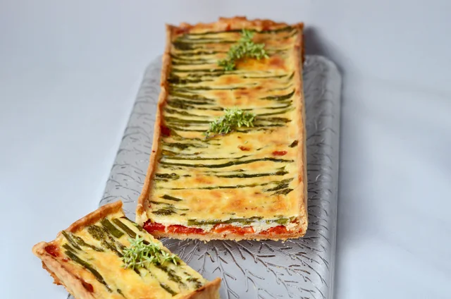 Tarta de Espárragos y Pimientos Rojos