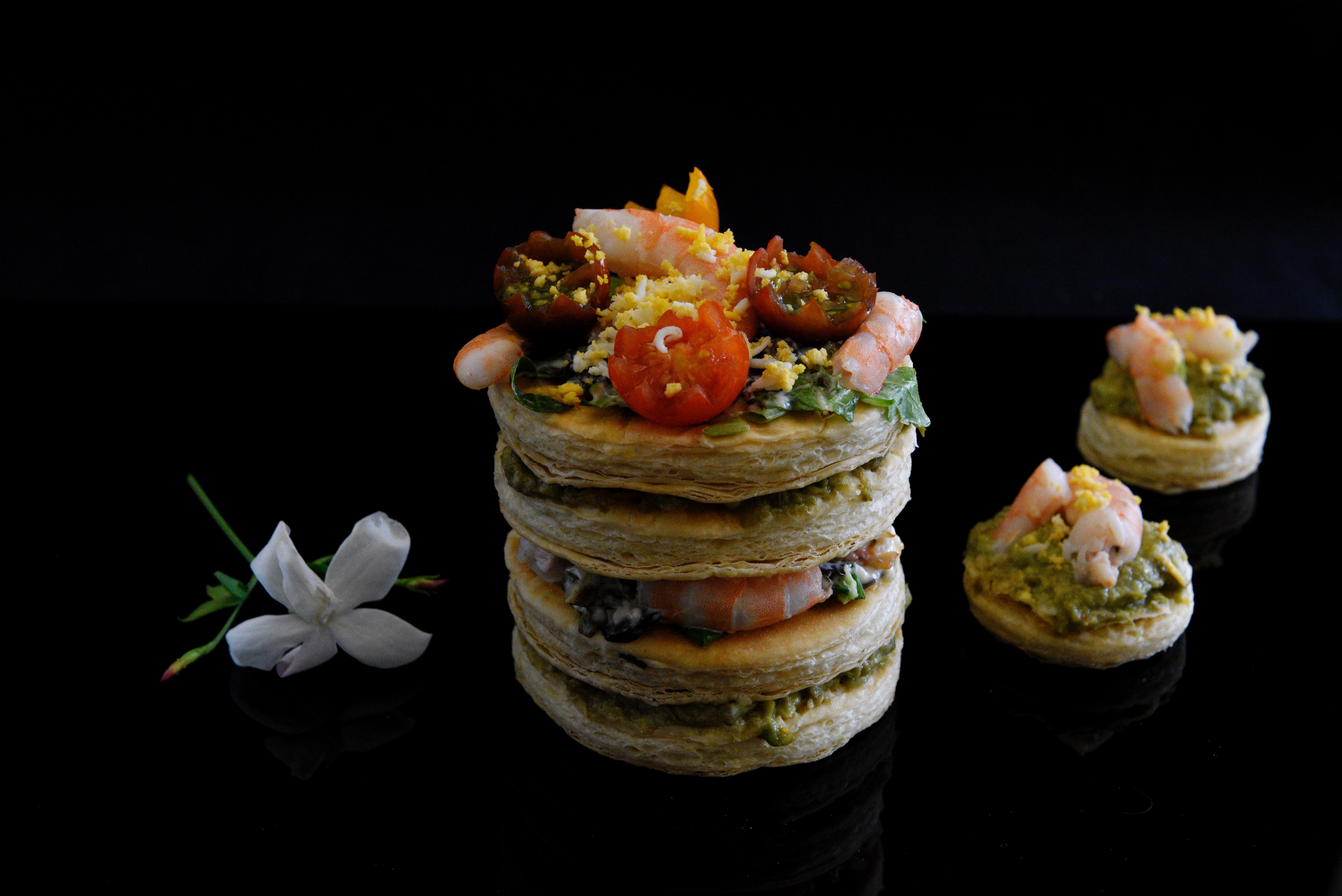 Milhojas de Langostinos y Aguacate