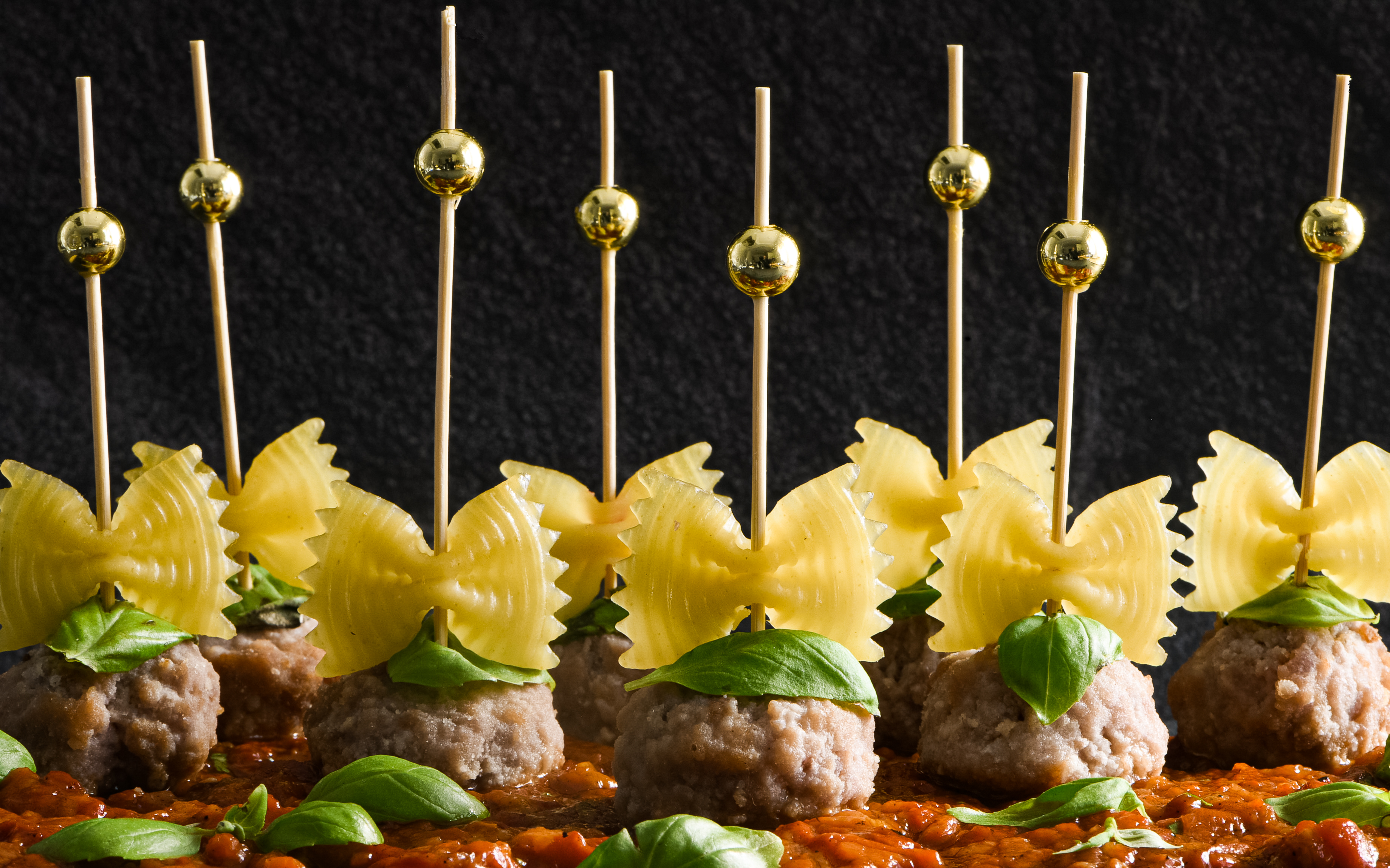 Pincho de Albóndigas y Farfalle